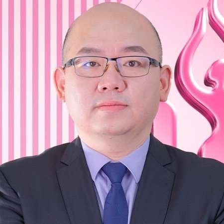 廣州隆胸專家李文鋒怎么樣？擁有著獨(dú)到的手術(shù)風(fēng)格以及操作技巧
