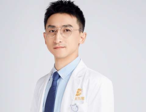 華美紫馨整形醫(yī)院左程醫(yī)生怎么樣？在手術(shù)操作過程中有細(xì)致的操作手法