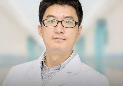 隆鼻專家王歡怎么樣？掌握了前沿的隆鼻技術(shù)并積極參加交流