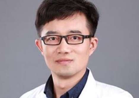 袁呂榮雙眼皮修復(fù)怎么樣？并且先后去多家醫(yī)院進(jìn)行了深造