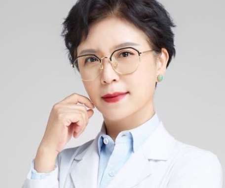 杭州雙眼皮醫(yī)生張菊芳怎么樣？是一名主任醫(yī)師，也是碩士研究生的導(dǎo)師