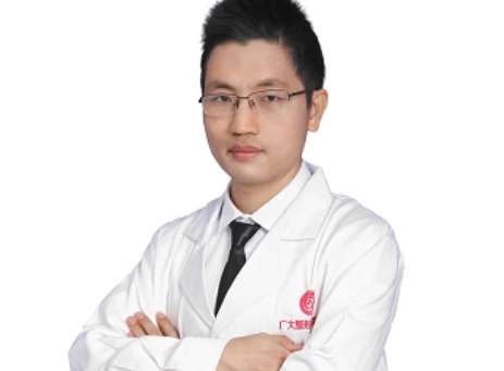 中國頜面整形專家排名分享！何錦泉醫(yī)生擅長的手術(shù)比較多，在頜面整形上有自己的看法
