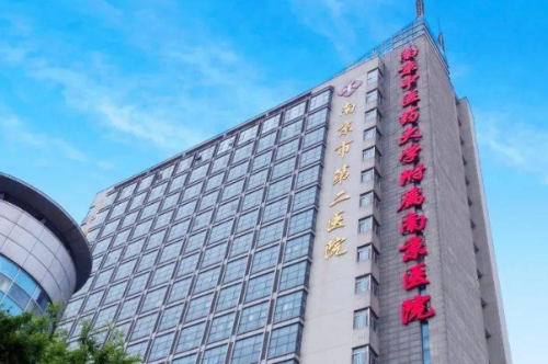 南京市第二醫(yī)院眼袋切除多少錢?劉寧|劉育鳳醫(yī)生技術(shù)對(duì)比