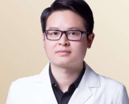 鐘穩(wěn)進(jìn)吸脂做的怎么樣！鐘穩(wěn)進(jìn)吸脂做的比較不錯(cuò)，有獨(dú)特的操作手法