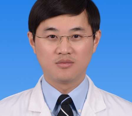 謝玉峰去口腔醫(yī)院了嗎？在牙周科進(jìn)行坐診，是一名主任醫(yī)生