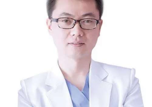 整形醫(yī)生陳秋思怎么樣？具備很高的美學素養(yǎng)，擅長去眼袋等面部整形手術