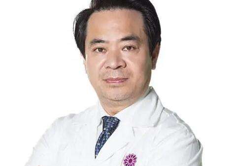 李富強醫(yī)生整形怎么樣？從事整形20多年以來一直在臨床一線進(jìn)行相關(guān)的操作
