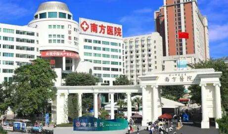 廣州植發(fā)正規(guī)醫(yī)院排名公布！廣州倍生醫(yī)療美容門診部適合做頭頂種植，頭發(fā)養(yǎng)護(hù)，頭發(fā)預(yù)防等多個(gè)診療項(xiàng)目