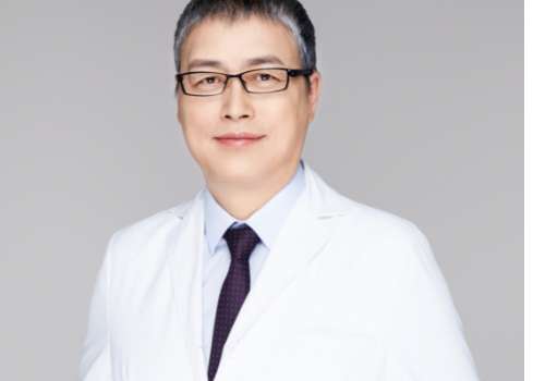 張建文雙眼皮醫(yī)生怎么樣？對于眼部整形有很深的造詣，設(shè)計出不同的風(fēng)格
