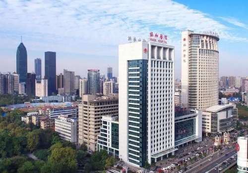 武漢協(xié)和醫(yī)院隆胸怎么樣？醫(yī)生名單與全新價格表