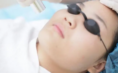白瓷娃娃